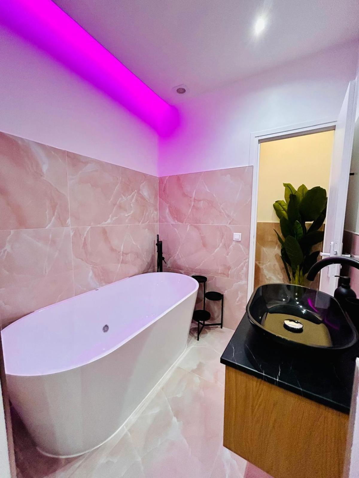 Intimate Escape - Seaside - Spa Bath - Wifi - Ac Nice Eksteriør billede